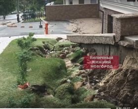 Опубликовано видео провала грунта у новостройки на Сергиевской Опубликовано видео провала грунта у новостройки на Сергиевской