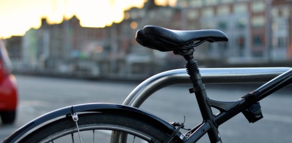 В Светлоярском парке начали асфальтировать велодорожки