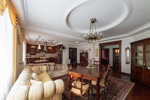 «Итальянскую» квартиру продают в центре Нижнего Новгорода «Итальянскую» квартиру продают в центре Нижнего Новгорода