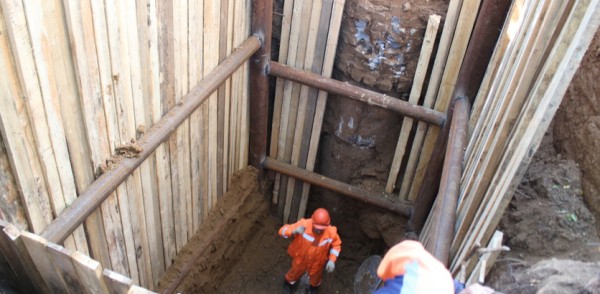 Нижегородский водоканал перекладывает коллектор, чтобы избежать появления провалов