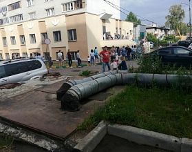 Мелик-Гусейнов прокомментировал столпотворение у детской поликлиники Мелик-Гусейнов прокомментировал столпотворение у детской поликлиники