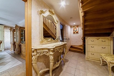 Нижегородцы продают элитную двухуровневую квартиру