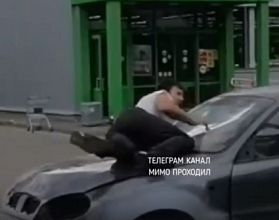 Пьяный водитель протащил нижегородца на капоте после ДТП Пьяный водитель протащил нижегородца на капоте после ДТП