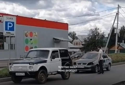 Пьяный водитель протащил нижегородца на капоте после ДТП Пьяный водитель протащил нижегородца на капоте после ДТП