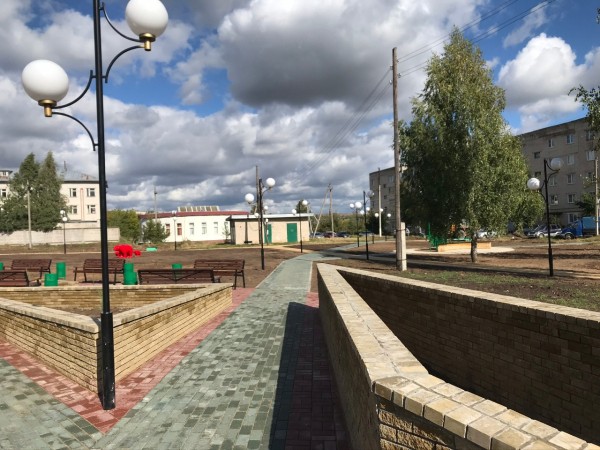 В Сергаче появился новый сквер благодаря нацпроекту «Жилье и городская среда» В Сергаче появился новый сквер благодаря нацпроекту «Жилье и городская среда»