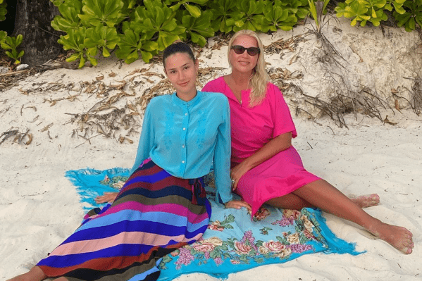 «Они учатся у нас, как не надо себя вести»: Одинцова рассказала, как воспитать самодостаточных детей «Они учатся у нас, как не надо себя вести»: Одинцова рассказала, как воспитать самодостаточных детей