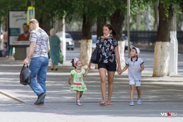 Безработным родителям в сентябре заплатят по 3 тысячи рублей