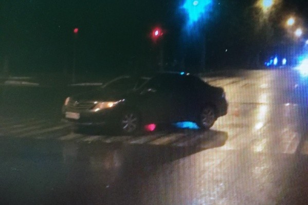 В центре Нижнего Новгорода иномарка сбила троих пешеходов, переходивших дорогу на зелёный свет В центре Нижнего Новгорода иномарка сбила троих пешеходов, переходивших дорогу на зелёный свет