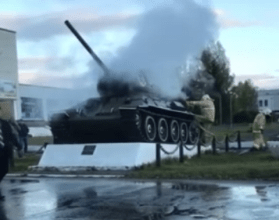 В одном из поселков Нижегородской области загорелся танк-памятник В одном из поселков Нижегородской области загорелся танк-памятник