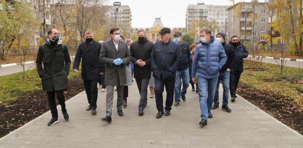 Юрий Шалабаев проверил два сквера в Канавинском районе Нижнего Новгорода, благоустроенных по нацпроекту «Жильё и городская среда»