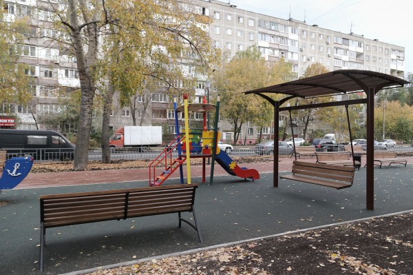 Юрий Шалабаев проверил после благоустройства сквер по проспекту Кораблестроителей