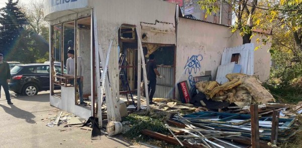 Нелегальный торговый киоск «Мороженое» убрали в Советском районе после обращения жителей