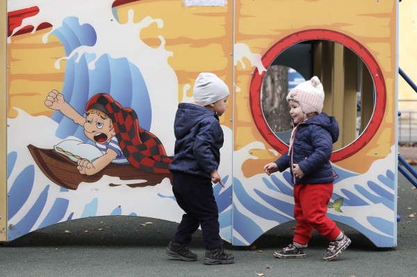 Юрий Шалабаев проверил после благоустройства сквер по проспекту Кораблестроителей