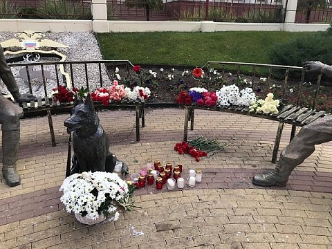 Коммунальщики вновь разорили мемориал в честь Ирины Славиной Коммунальщики вновь разорили мемориал в честь Ирины Славиной