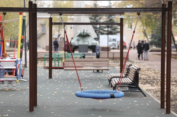 Юрий Шалабаев проверил после благоустройства сквер по проспекту Кораблестроителей