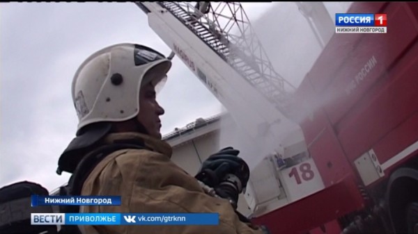 В Нижнем Новгороде двое детей и 8 взрослых эвакуированы из горящей девятиэтажки на улице Баха