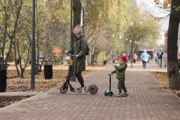 Юрий Шалабаев проверил после благоустройства сквер по проспекту Кораблестроителей