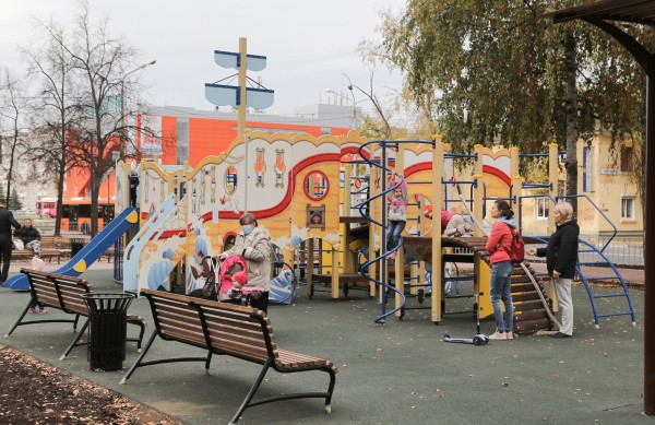 Юрий Шалабаев проверил после благоустройства сквер по проспекту Кораблестроителей