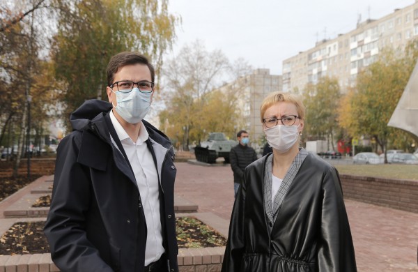 Юрий Шалабаев проверил после благоустройства сквер по проспекту Кораблестроителей