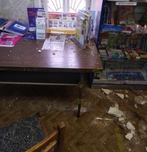 Потолок столетнего здания почты рухнул на Бору Потолок столетнего здания почты рухнул на Бору