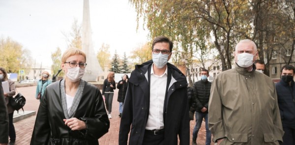 Юрий Шалабаев проверил после благоустройства сквер по проспекту Кораблестроителей