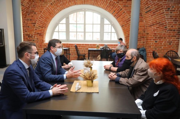 Глеб Никитин пригласил легендарного художника Эрика Булатова на 800-летие Нижнего Новгорода 