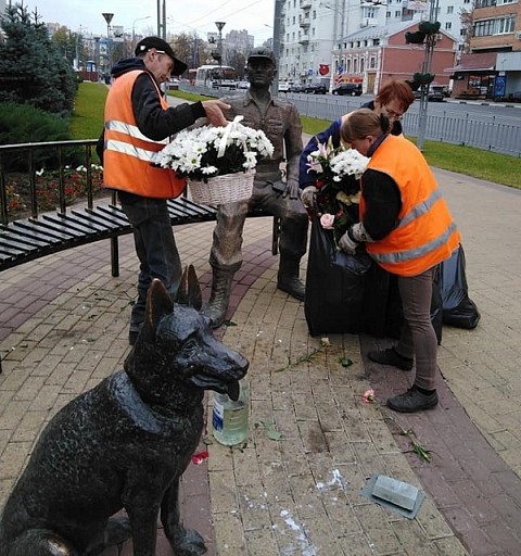 Коммунальщики вновь разорили мемориал в честь Ирины Славиной Коммунальщики вновь разорили мемориал в честь Ирины Славиной