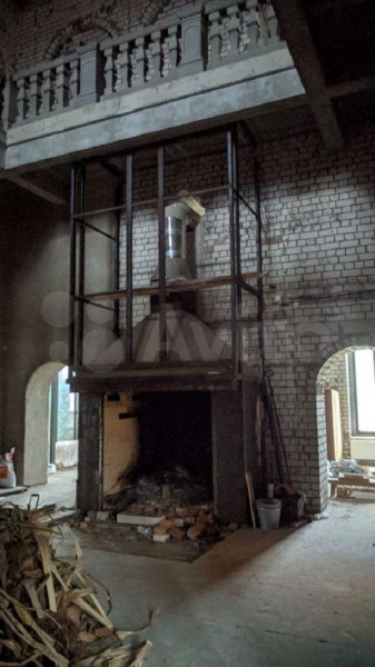 Особняк-замок выставлен на продажу за 15 млн рублей в Кстовском районе Особняк-замок выставлен на продажу за 15 млн рублей в Кстовском районе