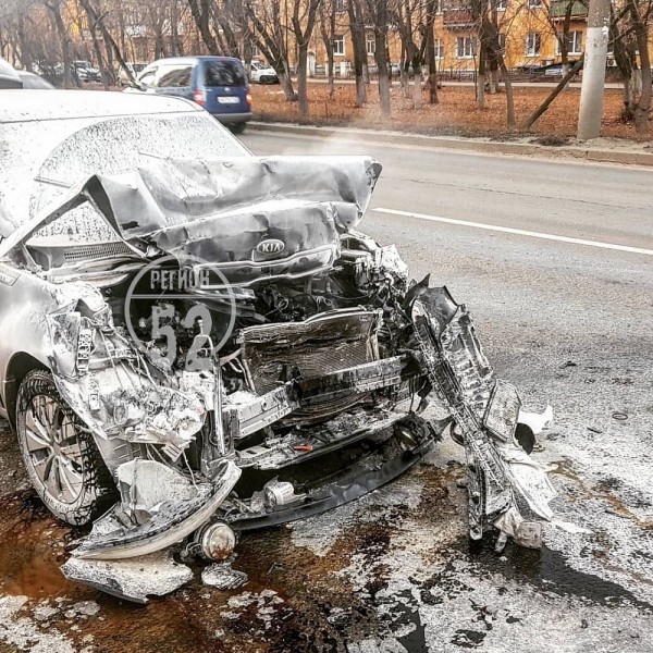 Иномарка и автобус загорелись после ДТП в Ленинском районе Иномарка и автобус загорелись после ДТП в Ленинском районе