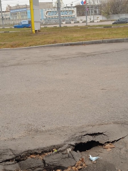 Многочисленные провалы появились у станции метро «Автозаводская» Многочисленные провалы появились у станции метро «Автозаводская»