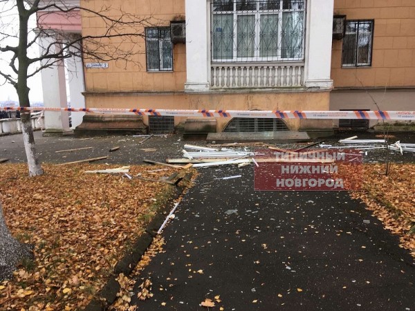 В центре Нижнего Новгорода обрушился балкон «Дома железножорожников»
