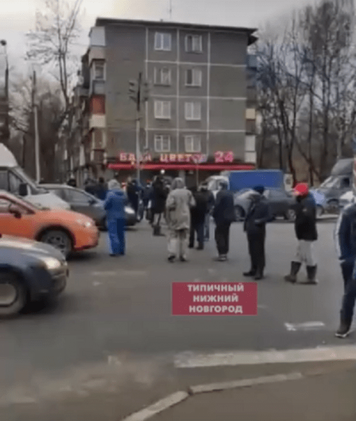 Арендаторы Карповского рынка перекрыли Мызинский мост