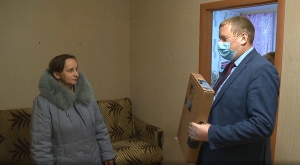 Многодетная семья из Вознесенского района, лишившаяся жилья при пожаре, переехала в благоустроенную квартиру Многодетная семья из Вознесенского района, лишившаяся жилья при пожаре, переехала в благоустроенную квартиру