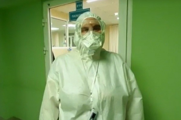 Врач ковид-госпиталя показала тяжелых больных и призвала нижегородцев беречься