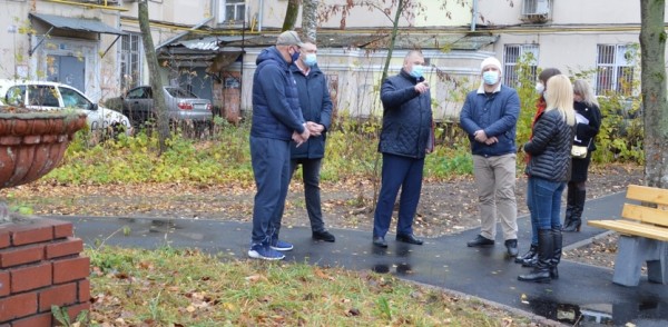 Жители Московского района вручили Владимиру Кропотину благодарственное письмо