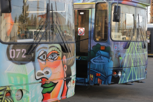 В Дзержинске троллейбус расписали картиной Шишкина