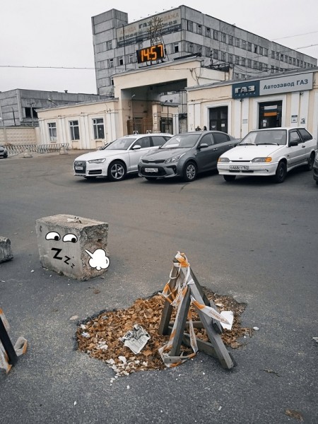 Многочисленные провалы появились у станции метро «Автозаводская» Многочисленные провалы появились у станции метро «Автозаводская»