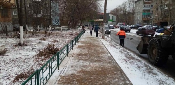 Улицы и дороги в Нижнем Новгороде обрабатывают противогололедными материалами Улицы и дороги в Нижнем Новгороде обрабатывают противогололедными материалами