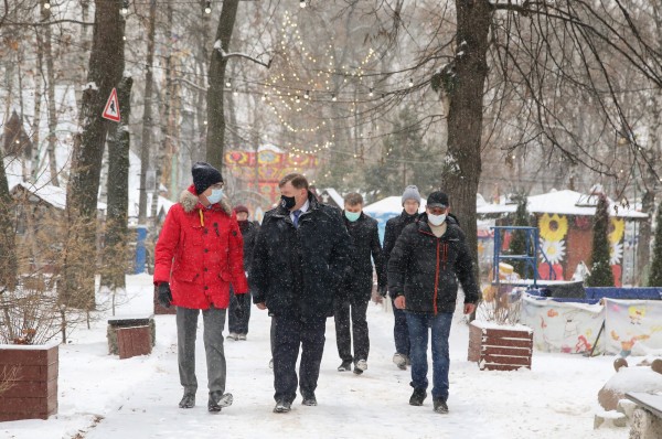 Юрий Шалабаев проверил, как к Новому году украшают Канавинский район