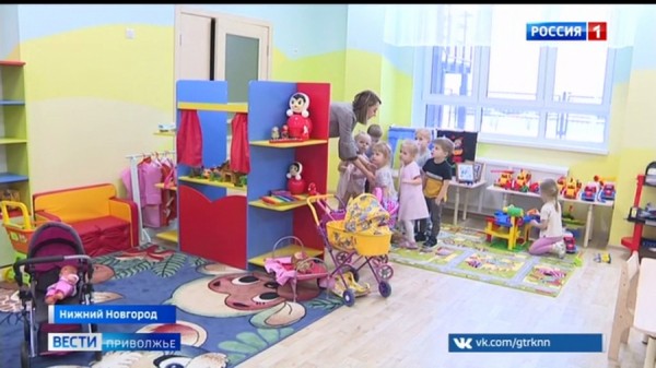 Бесконтактные термометры доставили волонтеры в 17 детских садов Московского района