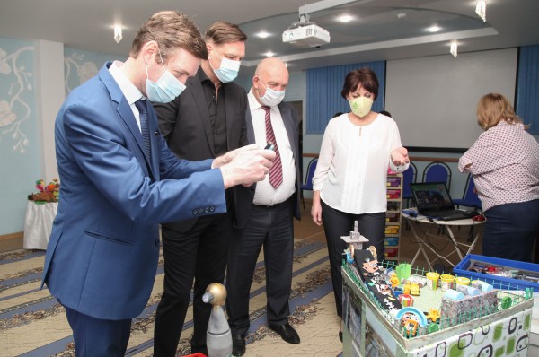 Цифровую лабораторию для занятий по экологии приобрел детский сад № 24 на средства Премии Нижнего Новгорода Цифровую лабораторию для занятий по экологии приобрел детский сад № 24 на средства Премии Нижнего Новгорода