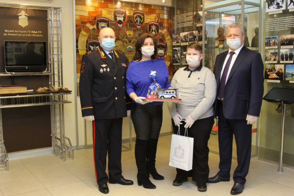 Дмитрий Краснов исполнил мечту мальчика побывать полицейским Дмитрий Краснов исполнил мечту мальчика побывать полицейским