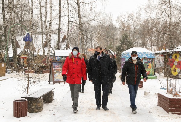 Юрий Шалабаев проверил, как к Новому году украшают Канавинский район