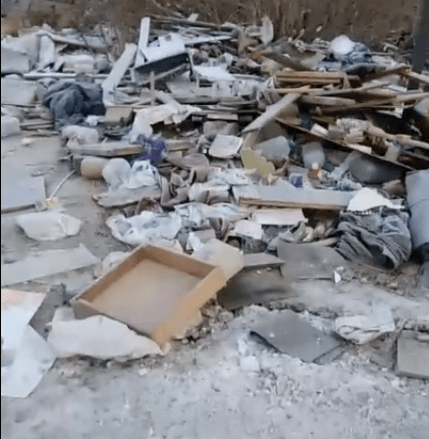 Жители Автозавода возмущены грудами мусора после сноса гаражей администрацией