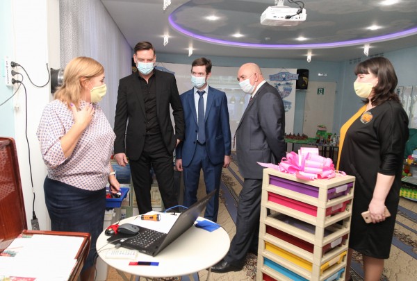 Цифровую лабораторию для занятий по экологии приобрел детский сад № 24 на средства Премии Нижнего Новгорода Цифровую лабораторию для занятий по экологии приобрел детский сад № 24 на средства Премии Нижнего Новгорода