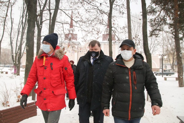 Юрий Шалабаев проверил, как к Новому году украшают Канавинский район