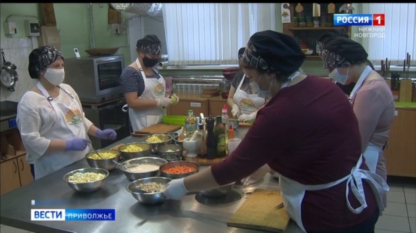 Горячие обеды для нижегородских докторов готовят те, кто потерял работу