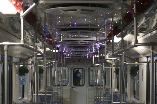 Первый новогодний поезд метро в Нижнем Новгороде вышел в рейс
