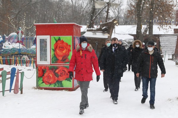 Юрий Шалабаев проверил, как к Новому году украшают Канавинский район