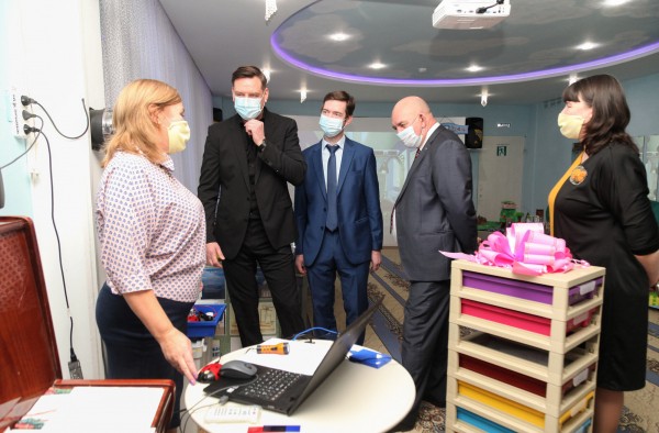 Цифровую лабораторию для занятий по экологии приобрел детский сад № 24 на средства Премии Нижнего Новгорода Цифровую лабораторию для занятий по экологии приобрел детский сад № 24 на средства Премии Нижнего Новгорода